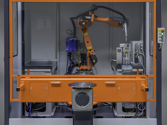 Mit den kompakten Roboterzellen lassen sich kleine Bauteile effizient automatisiert schweißen. Bild © Cloos