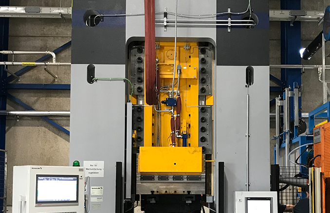 With the new servo spindle press, Kaiser Aluminium-Umformtechnik is further expanding its leading market position. Image: © Schuler