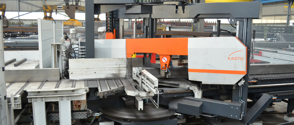 At its site in Landsberg, Saxony-Anhalt, the steel trader Klöckner & Co Germany relies on an extensive range of machinery - including the Kastomiwin automatic double miter band saw. © Kasto Mechanical Engineering