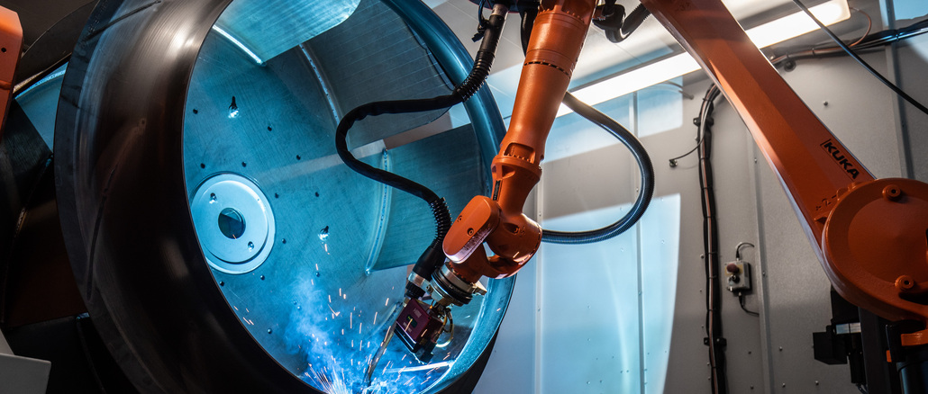 Die Besonderheit bei Stela ist die hohe Fertigungstiefe. Das Unternehmen fertigt besonders die hochbelasteten Bauteile wie die Radialventilatoren für die Lüfterräder selbst. © Kuka Robotics