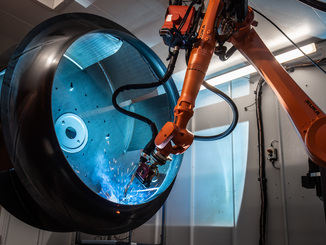 The specialty at Stela is the high level of vertical integration. The company especially manufactures the highly stressed components such as the centrifugal fans for the fan wheels itself. © Kuka Robotics
