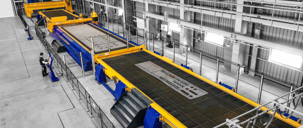 Depending on the requirements, material loading and unloading can be automated for laser, plasma or oxyfuel cutting systems. With the MSLoop it is possible to load, cut and unload flat material at the same time; thanks to three shuttle tables moving in the paternoster principle. In addition, there are also solutions with integrated sheet metal rack storage and automatic sorting system. © MicroStep Europe