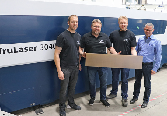 Happy about a successful and very good cooperation based on trust (from left to right): Christian, Benjamin and Georg Stiegeler with Markus Wirth, technical consultant at Trumpf. © Trumpf