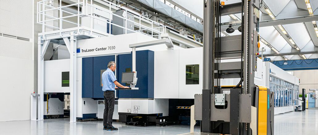 Trumpf's Oseon software offers innovative functions for material flow, such as a transport guidance system for employees. © Trumpf - Karlsruhe Institute of Technology