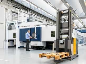 Trumpf's Oseon software offers innovative functions for material flow, such as a transport guidance system for employees. © Trumpf - Karlsruhe Institute of Technology