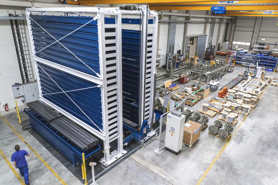 The Stopa Compact II automatic sheet metal storage system acts as an internal logistics center. © Stopa