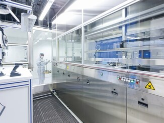 For integration into a clean room, the ultrasonic fine cleaning systems are equipped according to the clean room class. © UCM / Gebr. Brassel