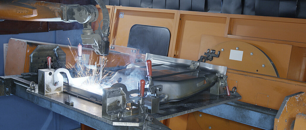 Cloos robots weld the components first. © Cloos