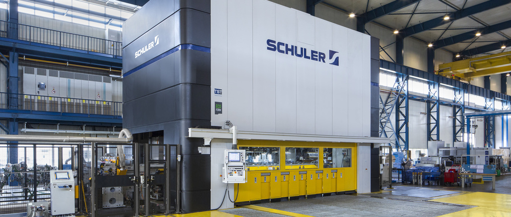 In TwinServo presses, the drives can be controlled asymmetrically to avoid slide skew. © Schuler