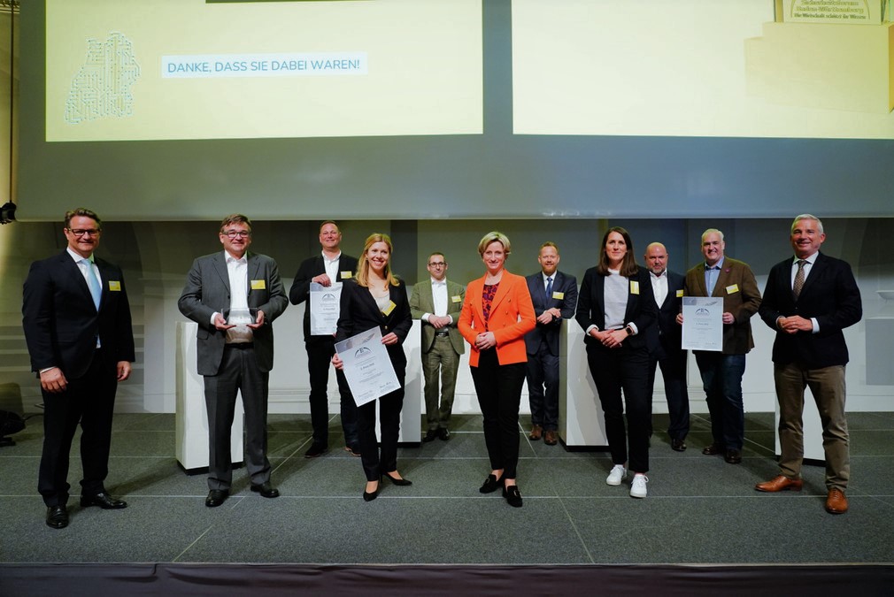 Winners of the 2022 Safety Award: 1st prize goes to Pilz GmbH & Co. KG, 2nd place goes to Porsche AG in cooperation with the Institute for Security and Safety (ISS) as well as SVG Süd from Stuttgart and smartSEC from Wernau. EnBW Energie Baden-Württemberg © Steffen Schmid