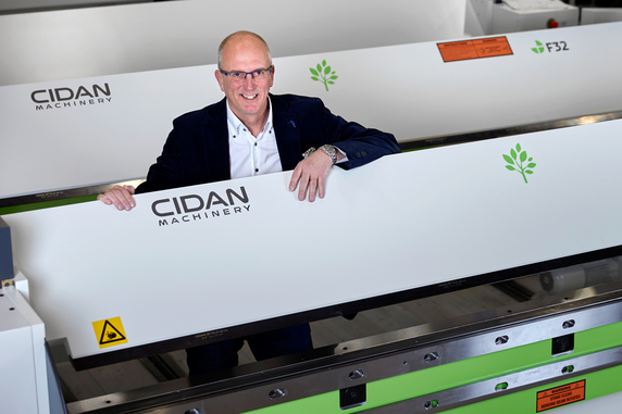 Right in the middle: Petter Hjelmqvist, Managing Director and President of the CIDAN Machinery Group, fosters an open exchange, flat hierarchies and friendly interaction. © Cidan / Thomas Harrysson