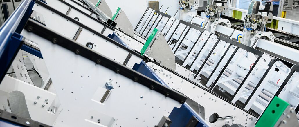 The new bearing connection from Trumpf and Stopa automatically transports parts from the bearing to the cutting head of the TruLaser Tube 7000. © Trumpf