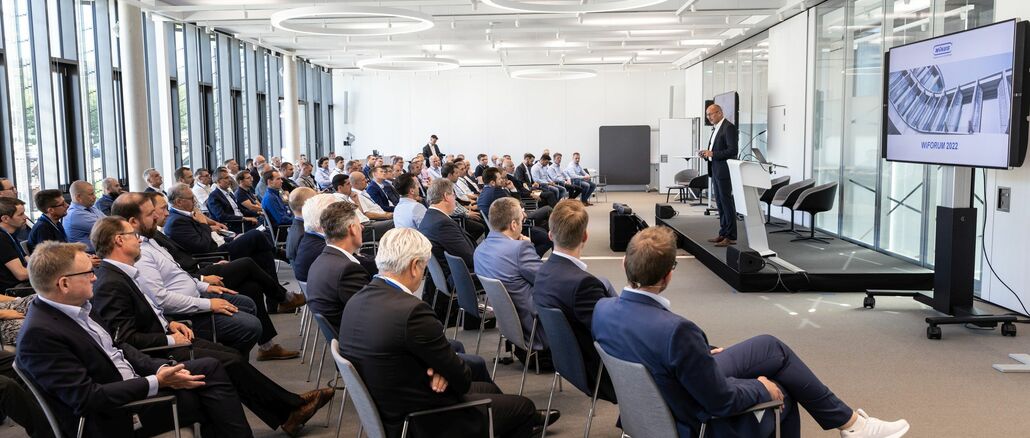 Michael Möller, Managing Director of the Business Group and Sales Division, welcomes the participants to the Wiforum. © Wikus Photo: Heiko Meyer