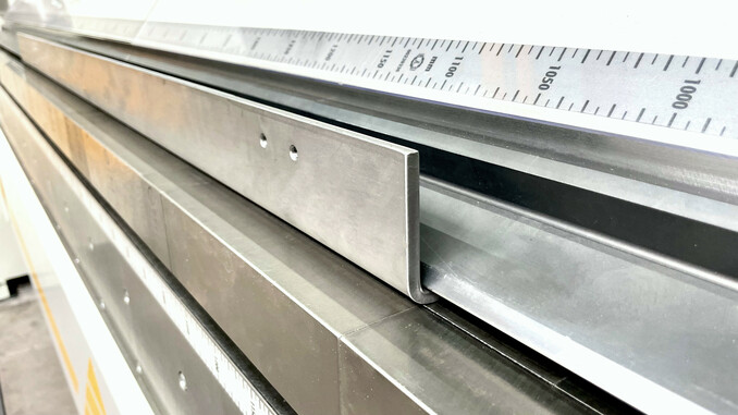 The GIGAbend creates 6 mm steel sheets on 3200 mm length. © RAS