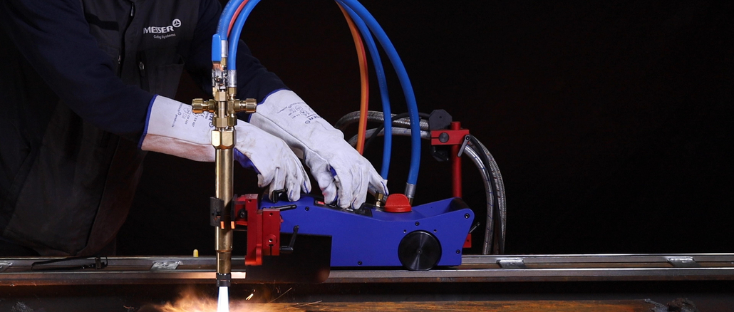With the Secator 2, the new portable and flexible hand cutting machine from Messer Cutting Systems, oxyfuel and plasma cutting as well as MIG/MAG welding is possible. © Messer Cutting Systems