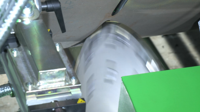 The disc cutter from Ingersoll in use for a circular seam. The Graebener systems are equipped with automatic sensor scanning and thus guarantee a consistent milling depth. © Ingersoll