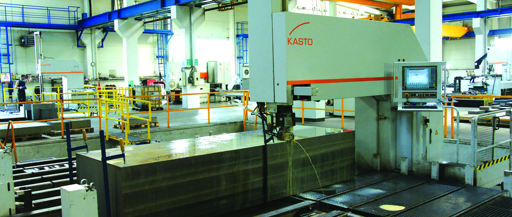 Construction and tool steel specialist JKZ Bučovice relies on two fully automatic Kastobbs A 3x20 log band saws to process large and heavy workpieces. © Kasto