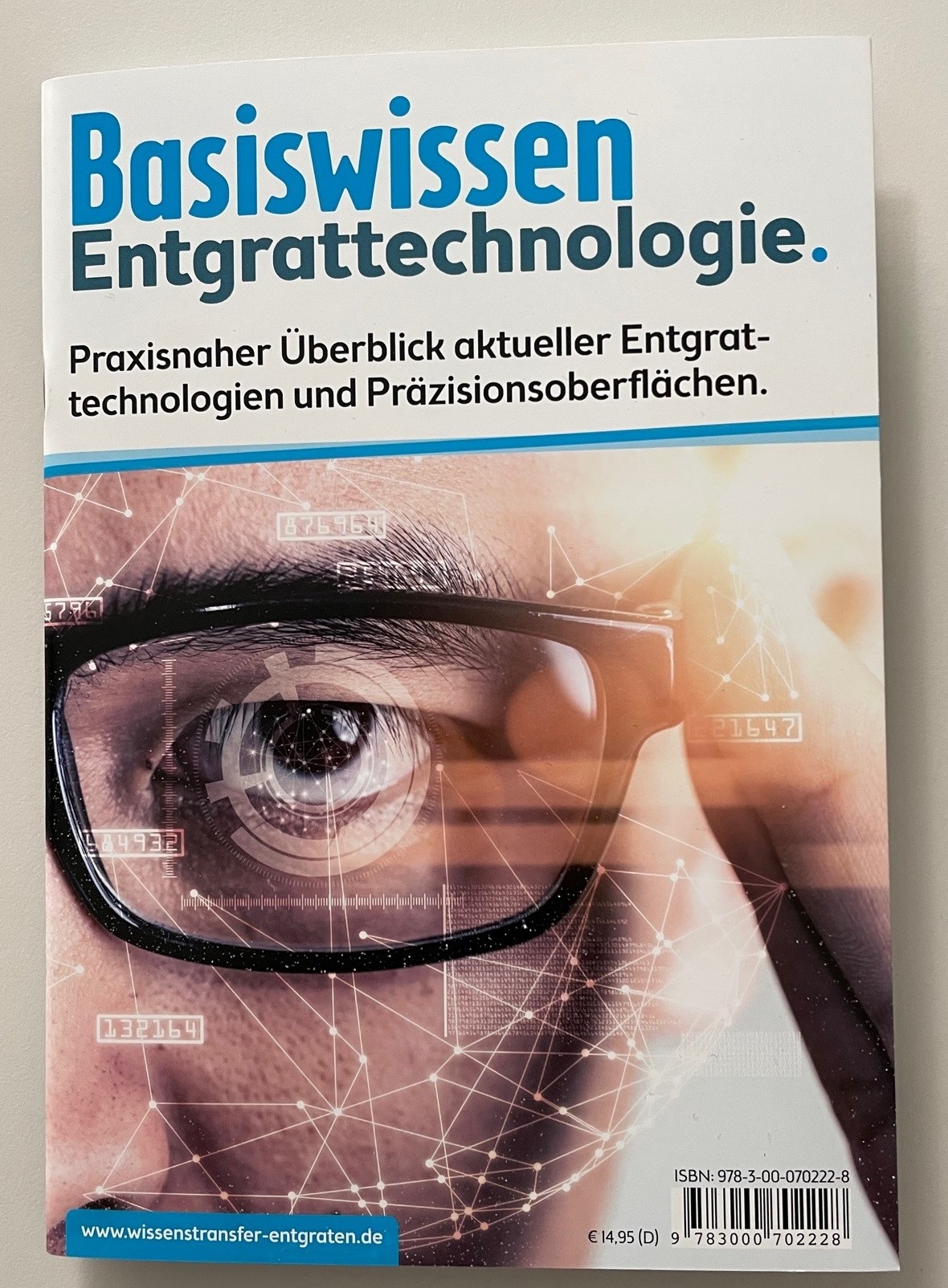 The brochure Basic knowledge of deburring technology can be downloaded free of charge from the DeburringExpo website. © FairXperts