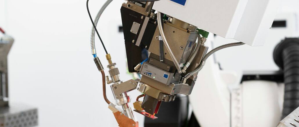 Bei der neuen Technologie BrightLine Scan von Trumpf können der Roboter und der Laserscanner den Laserstrahl zeitgleich verfahren. © Trumpf