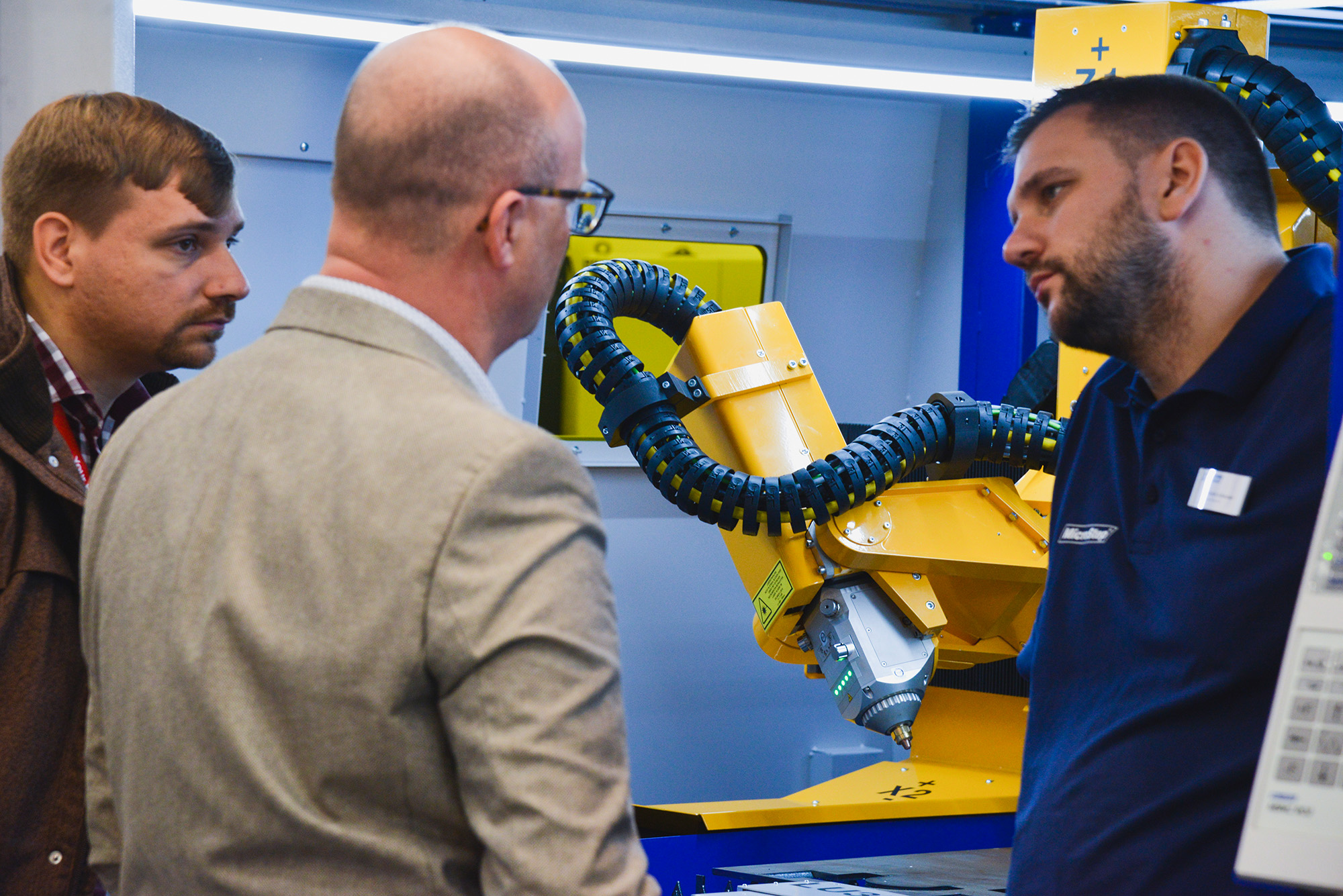 Fast and highly precise 2D and 3D cuts are a standard feature of the MSF Pro laser series. Many visitors were convinced by the laser rotator and its possibilities. © MicroStep Europe