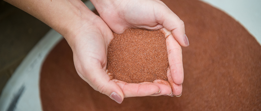 In Verbindung mit der Abrasivmittelzumischeinheit ConSus ist laut ANT eine Wiederverwendungsrate von mindestens 80 Prozent des Abrasivs möglich. © ConSus