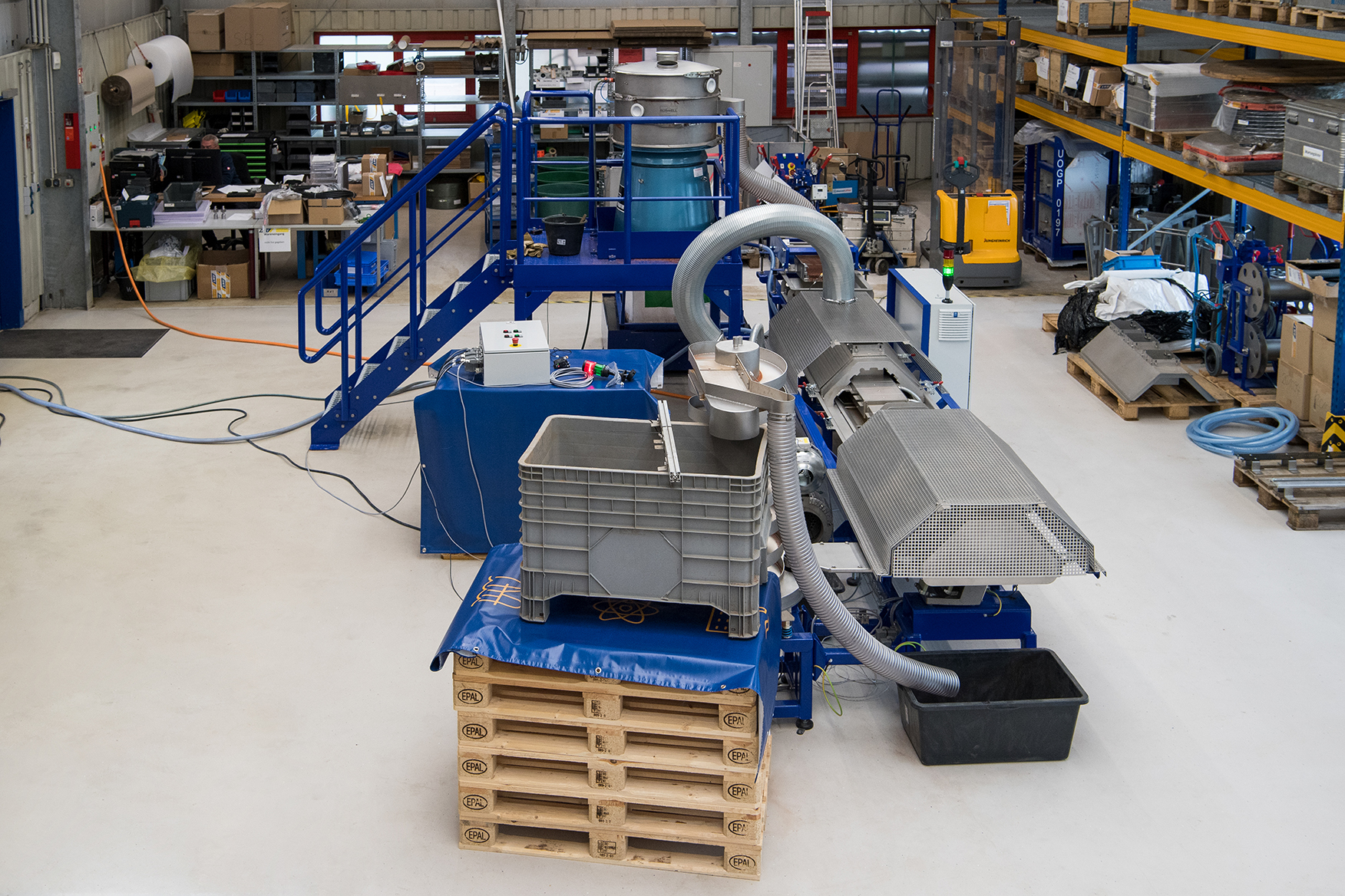 The new Abrasive Recycling Unit ARU from ConSus for resource-saving, energy-efficient recycling of abrasive. © ConSus