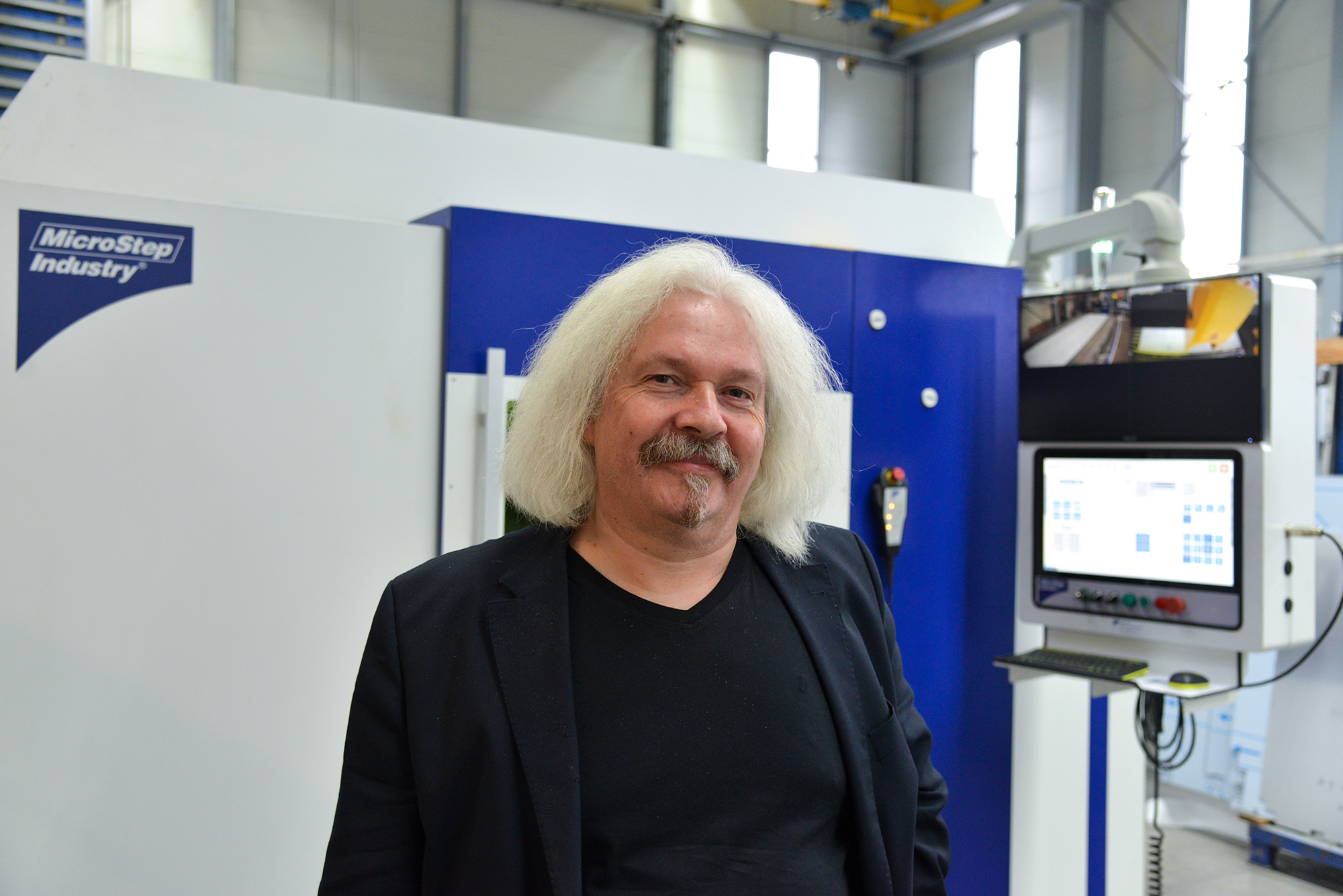 In order to be independent of suppliers, Metallbau Früh invests in a laser cutting machine of the MSE Smart series. Anton Früh, owner and managing director, is very satisfied with the purchase: 