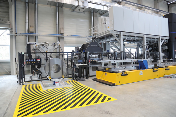 The straightening plant with 17 instead of the standard nine straightening rolls can also prepare challenging material. © Wöhrle