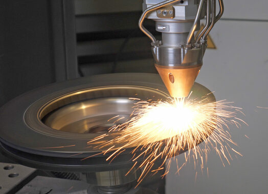 Pulverbasierte Laserbeschichtung einer Bremsscheibe. © Laserline