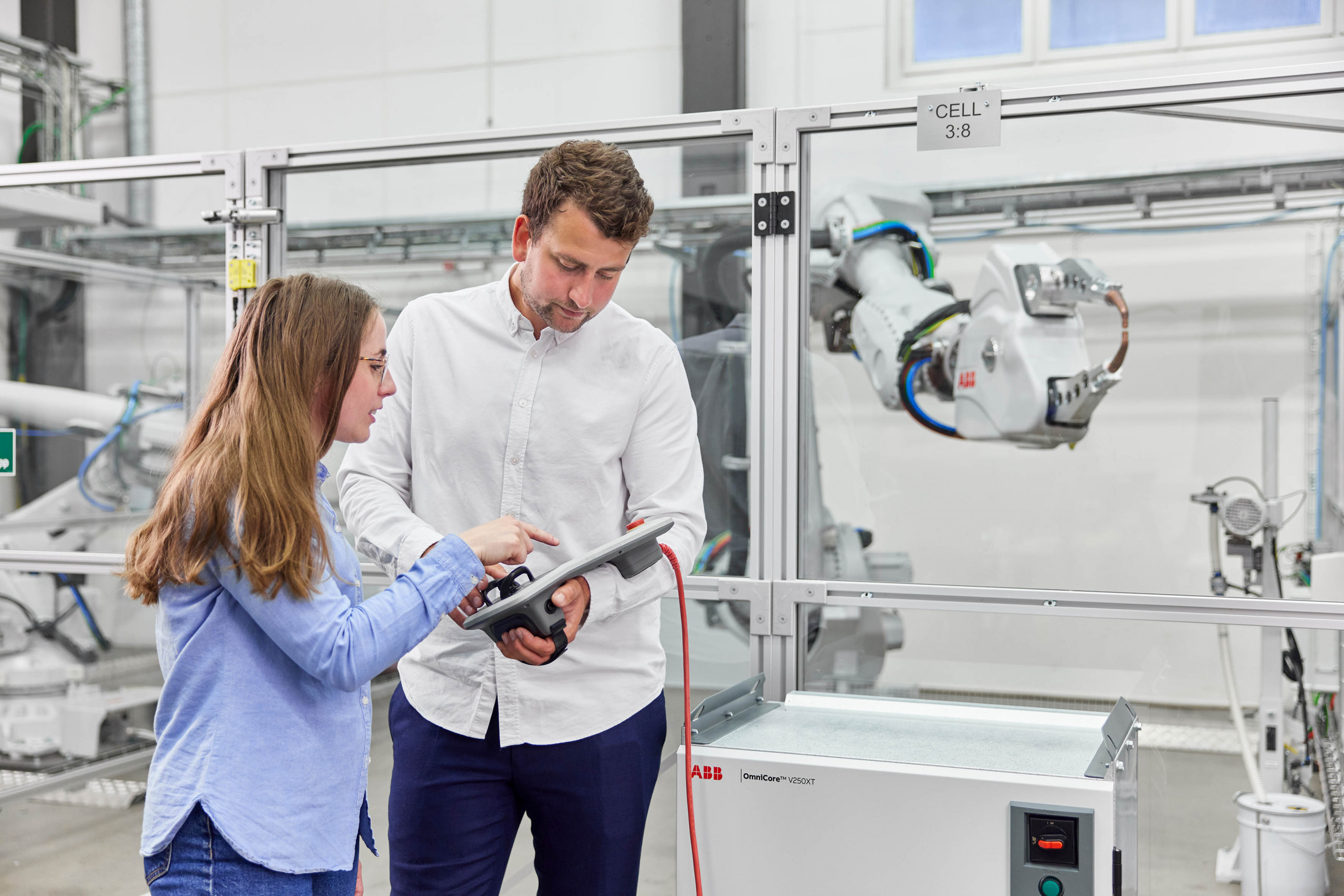 ABB's expanded portfolio combines high performance with energy savings of up to 20 percent. The improved energy efficiency is achieved through OmniCore control and a lighter robot design. © ABB