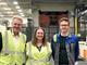 Die Maschinenverfügbarkeit von Voestalpine wird durch eine umfassende Servicevereinbarung mit AP&T sichergestellt. Von links nach rechts: Magnus Svenningsson, Director of Aftermarket Services bei AP&T; Andrea Clark, President von AP&T Nordamerika; Fredrik Stålberg, Managing Director und CTO von Voestalpine in Cartersville. © AP&T