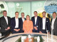 Gemeinsames Treffen im Besucherzentrum der Salzgitter AG im Rahmen der Absichtserklärung (von links): Olaf Dewindenant, Leitung Stahlschrott Peine; Fabian Gerdes, Leiter Kundenlogistik SZFG; Eike Brünger, Geschäftsführer für Vertrieb und Logistik SZFG; Sandrina Sieverdingbeck, Geschäftsführerin DEUMU; Andreas Lemme, Geschäftsführer HGK Dry Shipping; Steffen Bauer, CEO HGK Shipping; Florian Bleikamp, Head of Chartering Canal der HGK Dry Shipping. (Quelle: Salzgitter AG / Fotograf: Frank Bierstedt) © Salzgitter AG; Frank Bierstedt