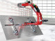 Mit dem Hebegerät ET-Hover-loop lassen sich glatte und strukturierte Oberflächen bis 500 kg horizontal oder vertikal handeln und wenden um 180° mittels Linearantrieb. © Eurotech