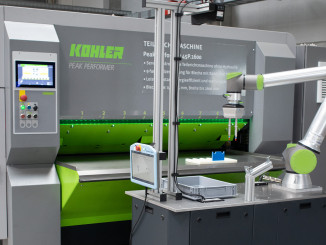Schneller und effizienter richten: Kohler Peak Performer Teilerichtmaschine mit Cobot für automatisiertes Teilehandling. © Kohler