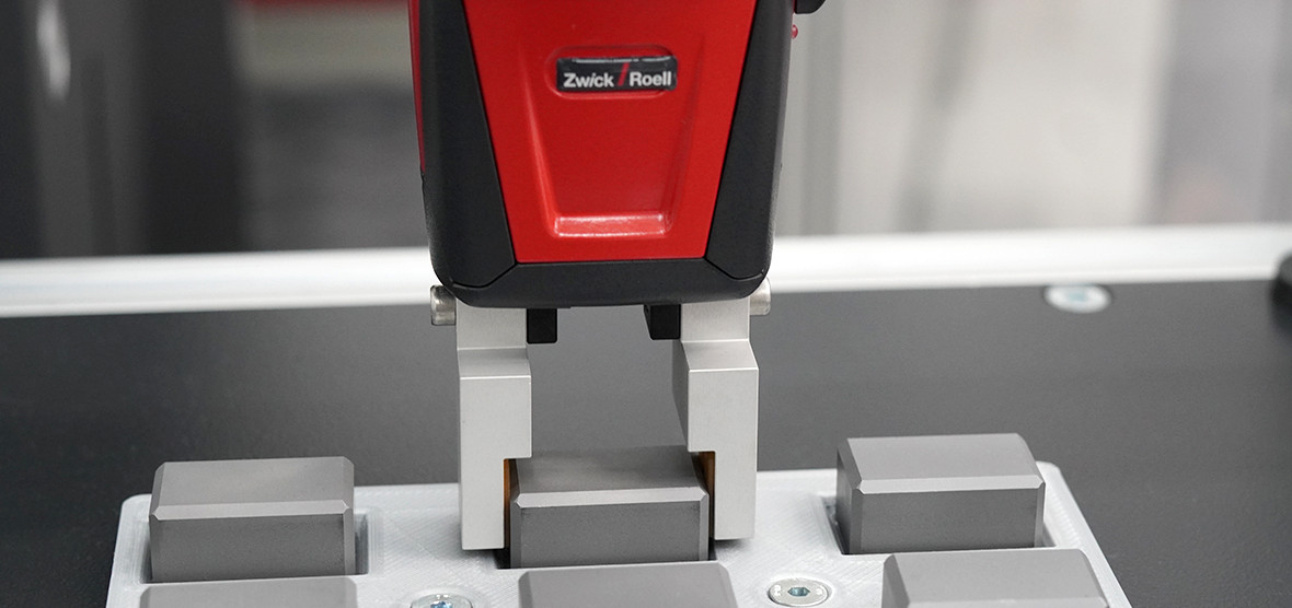 Fully automated hardness testing - bbr Bänder Bleche Rohre