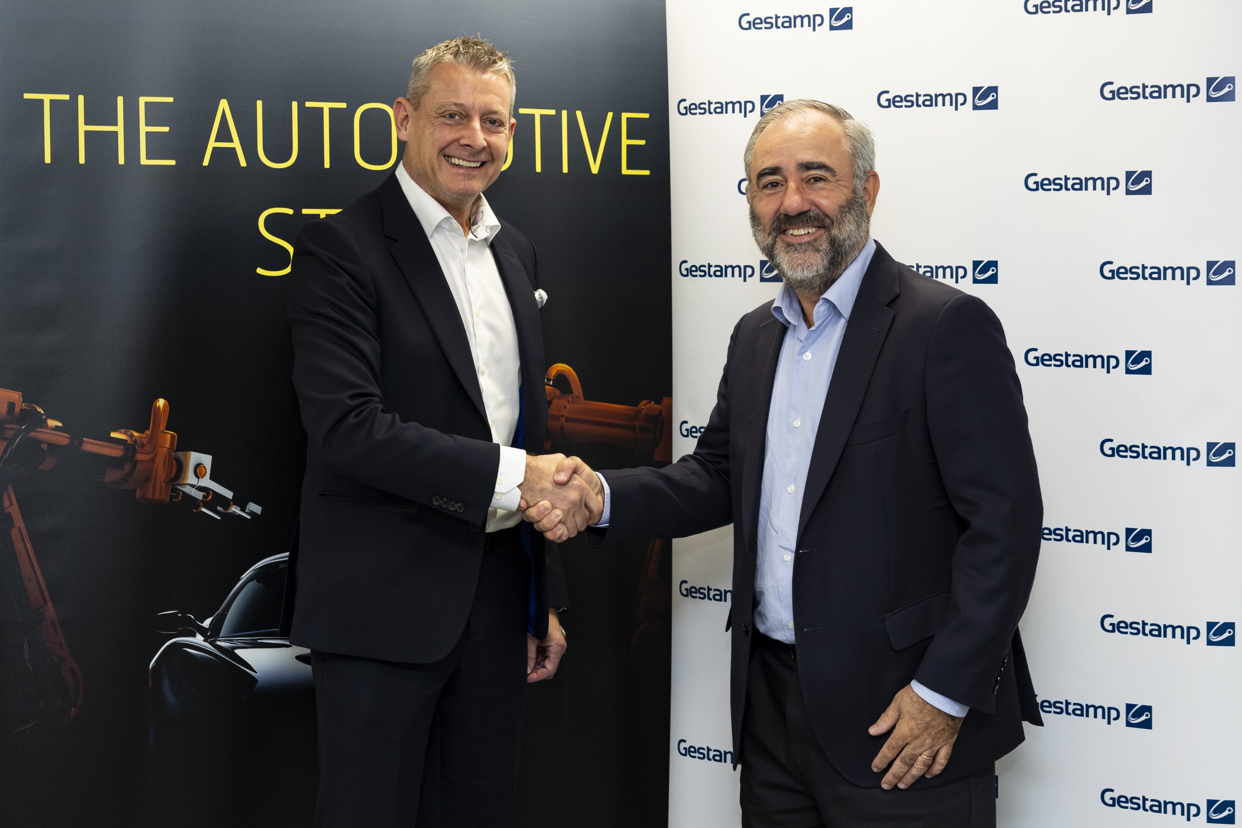 Tony Harris (l.), Head of Sales and Business Development at SSAB Europe, and Javier Imaz, CPO (Chief Procurement Officer) at Gestamp, have reached a forward-looking agreement. © Cision