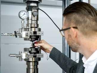 Für Dr. Bernd Schrittesser, Geschäftsführer Scioflex Hydrogen GmbH, eröffnen ZwickRoell-Prüfsysteme ein komplett neues Feld der Materialcharakterisierung unter Einfluss von Wasserstoff. (Bildquelle:) © Scioflex Hydrogen GmbH