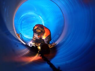 Thyssenkrupp Steel auf der Tube 2024 in Düsseldorf: Ob Mangan-Bor-Stähle für Präzisionsstahlrohre für den automobilen Leichtbau oder warmgewalzte Stähle für langlebige und robuste Leitungsrohre für den Wasser-, Öl-, Gas- und Wasserstoff-Transport – das gesamte Gütenportfolio ist auch als Bluemint Steel erhältlich, dem CO2-reduzierten Stahl von Thyssenkrupp Steel. © Thyssenkrupp Steel