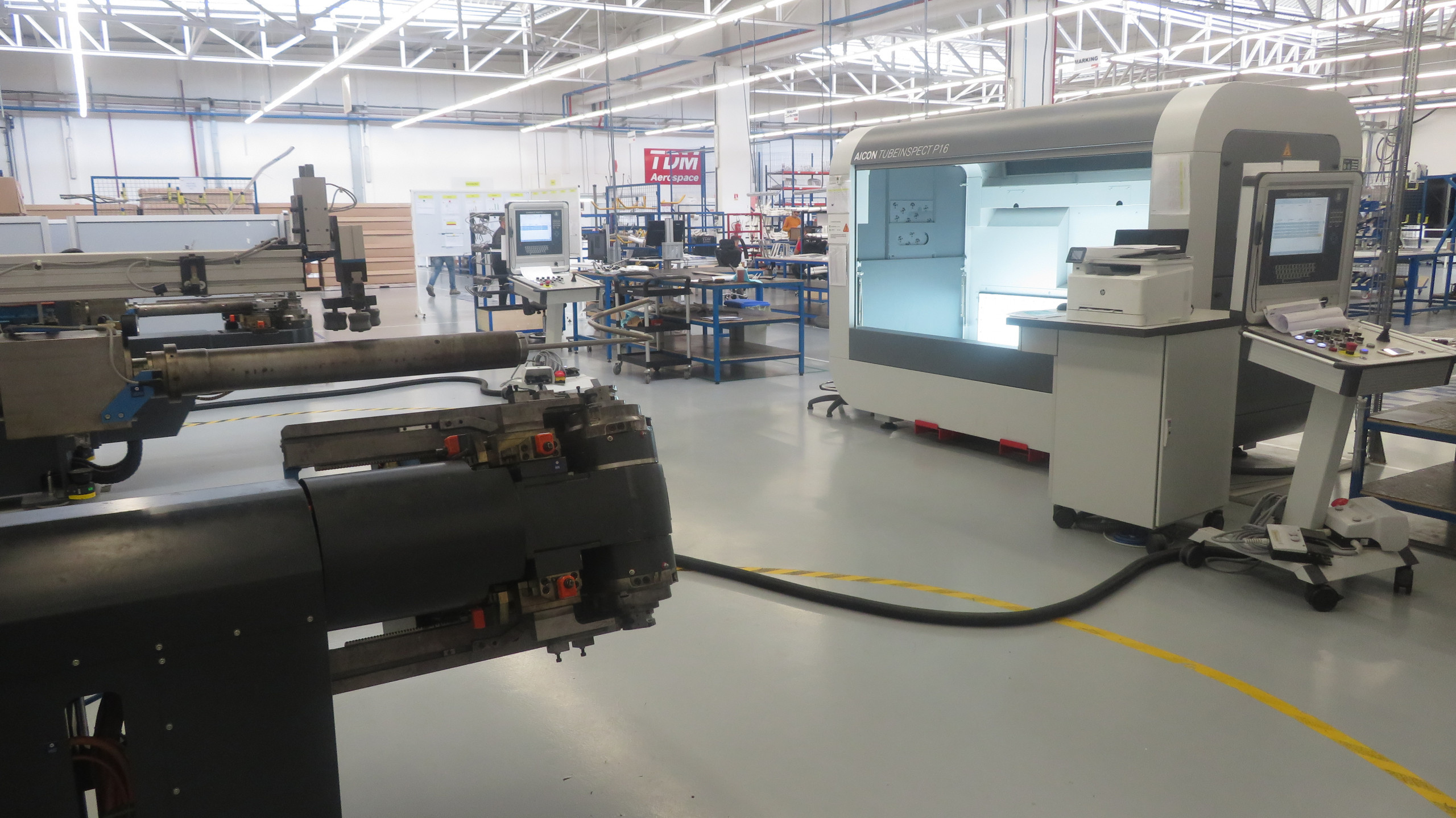In addition to the two tube bending machines, Schwarze-Robitec supplied a photometric measuring cell with which the tube geometries, lengths between the bends, bending angles and other important parameters can be determined. © TDM Aerospace