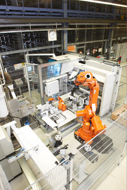 Kastosort ist ein Roboterhandlingsystem zum Palettieren und Kommissionieren von Werkstücken direkt an der Säge. © Kasto Maschinenbau GmbH & Co. KG