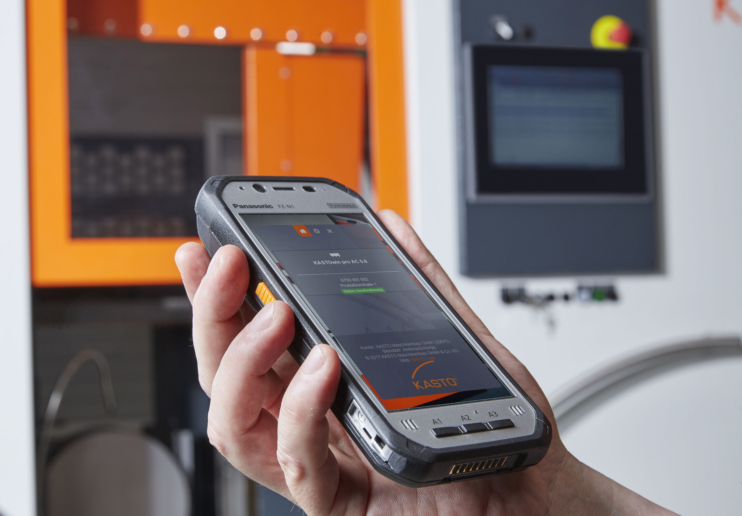 SmartSolutions such as the Kastoapp support users in digitizing and automating their production. © Kasto