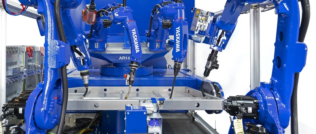Seit genau 40 Jahren liefert Yaskawa Turn-key-Schweißanlagen auf Roboterbasis aus eigenem europäischen Systembau und illustriert dieses Jubiläum auf der Euroblech mit einer komplexen Lichtbogen-Schweißzelle. © Yaskawa Europe GmbH