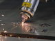 Das Bevel-U Fasenaggregat der Element-L-Laserschneidanlage liefert auch bei Materialdicken von 50 mm verschiedenste Fasenkonturen in bester und normgerechter Schneidqualität ab. © Messer Cutting Systems