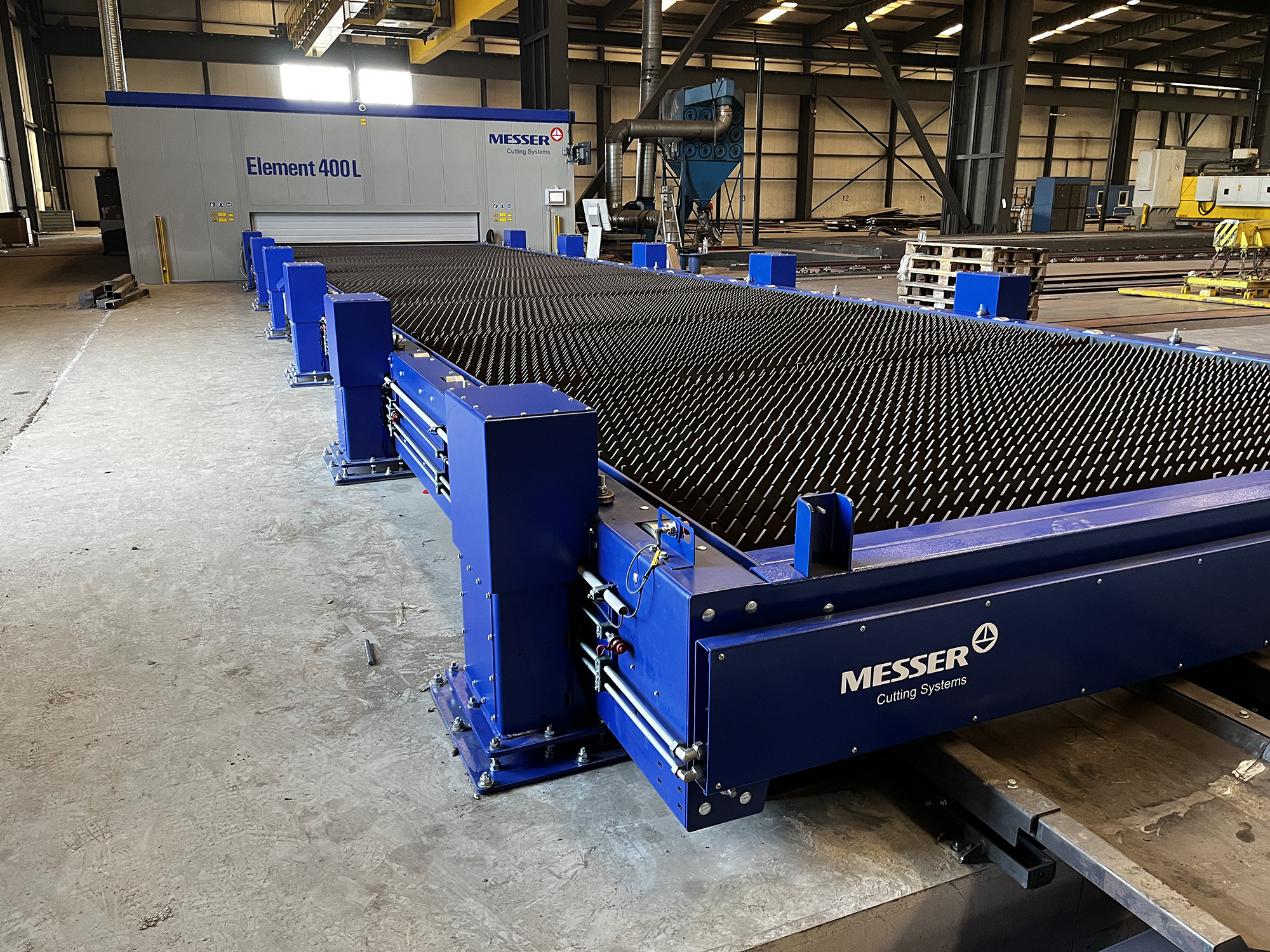 With the cutting, changing and loading table, the Element L has a length of 60 meters. © Messer Cutting Systems