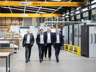 Das Führungsteam aus (v.l.n.r.) Prokurist und Vertriebsleiter Frank Niedermaier, Geschäftsführerduo Kai Klenk und Achim Hinterkopf sowie Prokurist und Produktionsleiter Lothar Weber sorgen dafür, dass H.P. Kaysser zuerst ein Dienstleister für fertigungsorientiert entwickelte Lösungen ist, der dann mit der Fertigungskapazität eines hochleistungsfähigen Maschinenparks und hervorragend qualifiziertem Personal zuverlässig und liefertreu die daraus entstandene Produkte in der gewünschten Stückzahl fertigt. © H.P. Kaysser