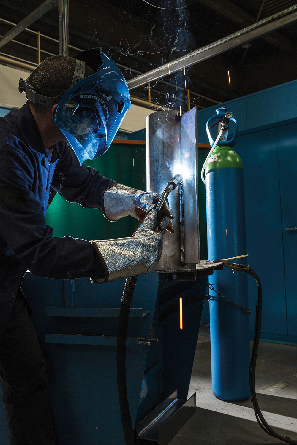 The stable arc ensures deep penetration welding and even seam tracking. © Air Liquide