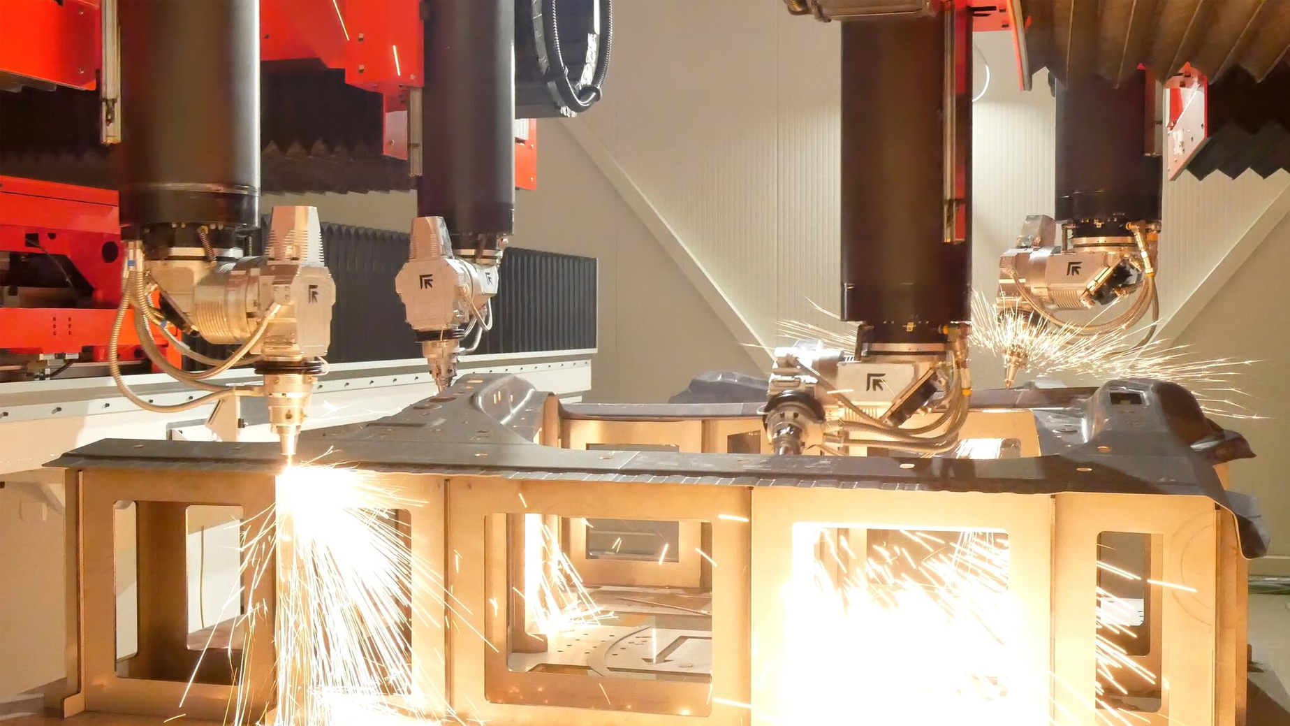 At the heart of Giga Laser Next is a unique configuration of four synchronized laser heads working simultaneously on the same part. © Prima Power