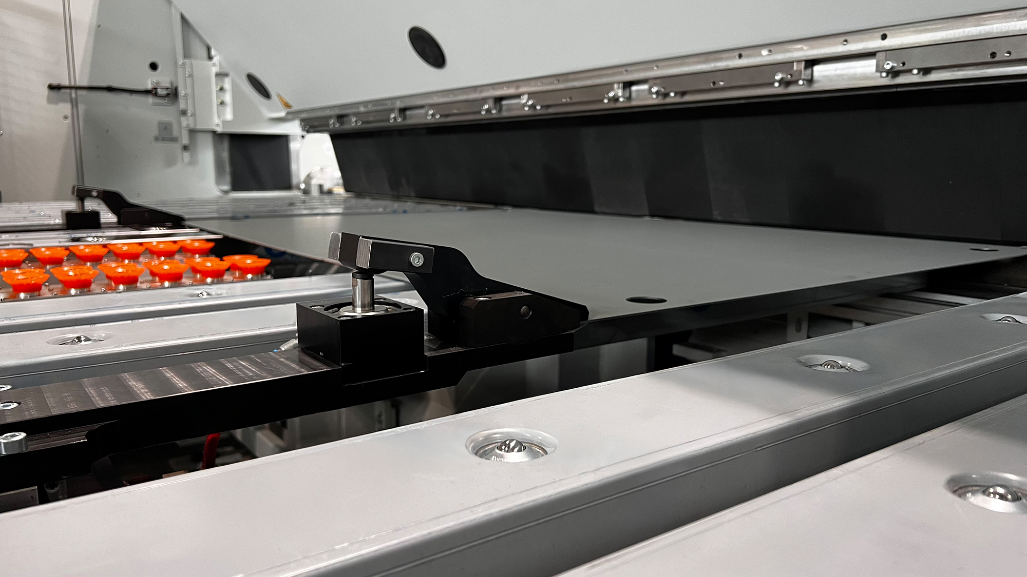 Another motorized stop for Evo Center and MAK 4 Evolution UD: the gripper stop © Schröder Group