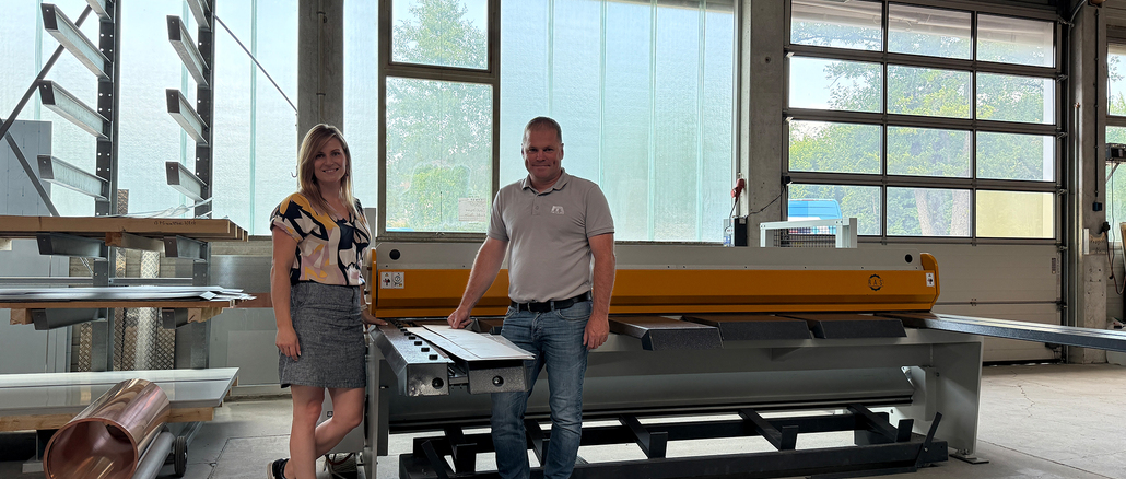 1_IMG_1911 Partnerschaft auf Augenhöhe: Romina Klingler, Marketing Managerin von RAS, und Gerson Wehrle, Mitglied der Geschäftsführung von Metzler, im Austausch über Technologie und Prozesse. © RAS Reinhardt Maschinenbau GmbH