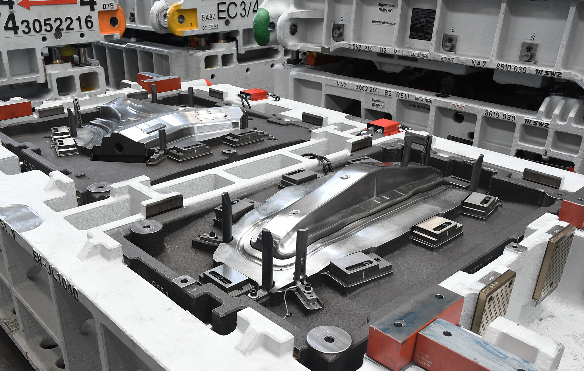 SWZ saved several days of grinding work on this double tool (BMW interior part) by using digital spotting. © SWZ/AutoForm